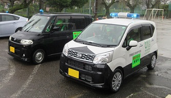 写真：青色回転灯　防犯パトロール車両