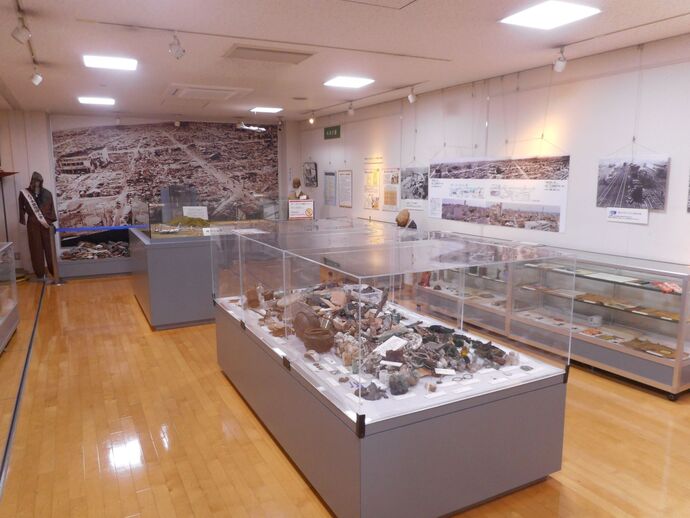 写真：平和資料室　展示