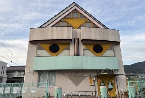 長良児童センターの外観。