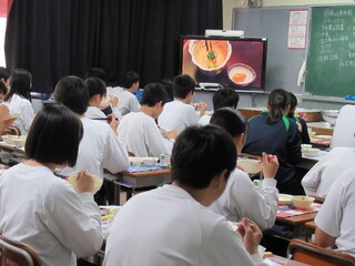 写真：長森中　食育講話2