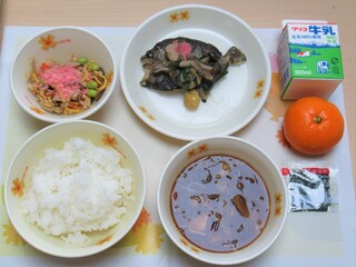 写真：精華中　給食