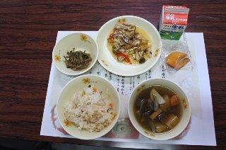 写真：岐北中学校　給食