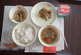 写真：長森南中学校　給食