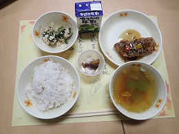 写真：藍川東中学校　給食