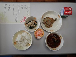 写真：厚見中学校　給食