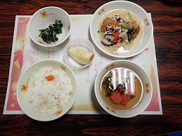 写真：三輪中学校　給食