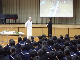 写真：三輪中学校　食育講話、実践2