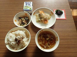 写真：梅林中学校　給食