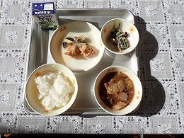 写真：藍川中学校　給食