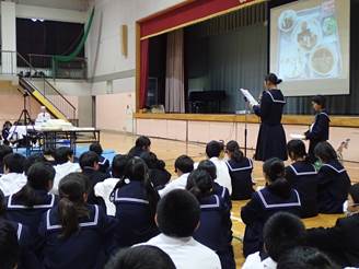 写真：精華中学校　食育講話の様子