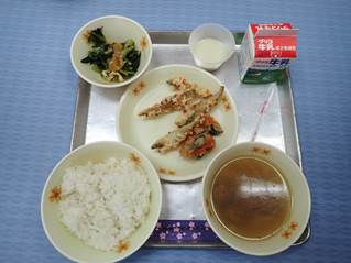 写真：東長良中学校　給食