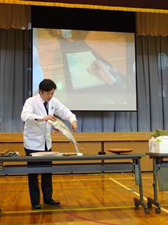 写真：東長良中学校　食育講話の様子2