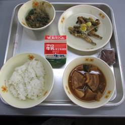 写真：本荘中学校　給食