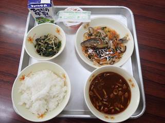 写真：長森中学校　給食