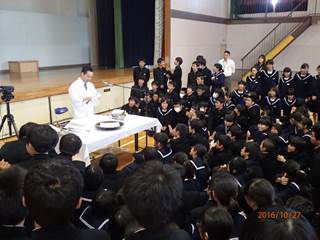 写真：島中学校　食育講話の様子