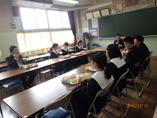 写真：陽南中学校　給食時間の様子2