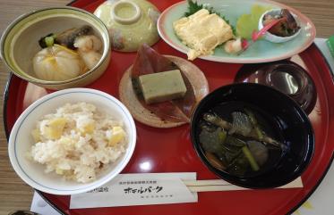 写真：方県小学校　給食