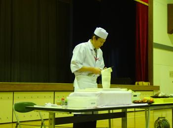 写真：青山中学校　食育講話の様子1