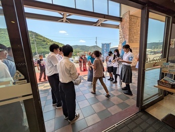 街頭啓発の様子