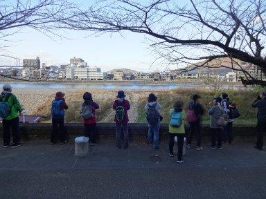 写真：長良川に向かってヤッホ