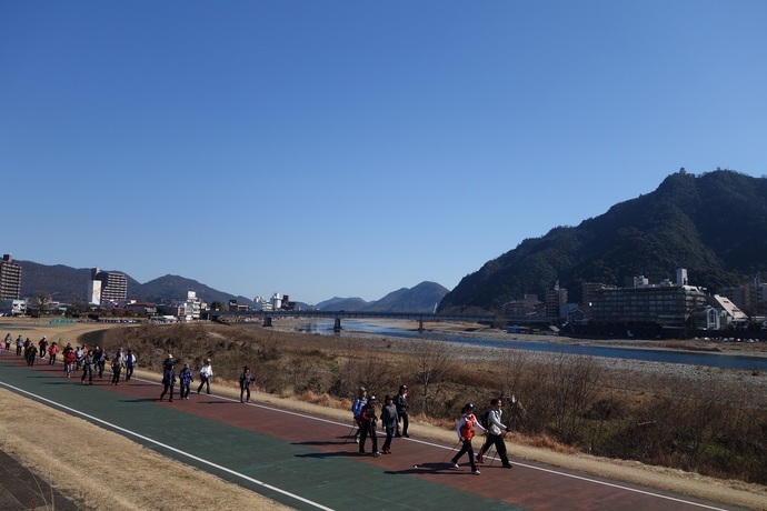 長良川のジョギング風景