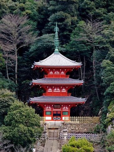 写真：岐阜公園三重塔全景