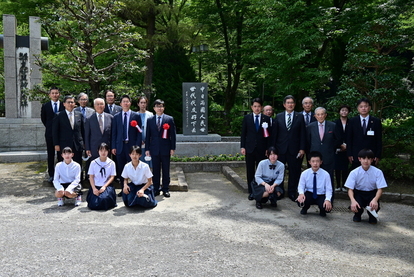 日中友好庭園にて不再戦碑の訪問