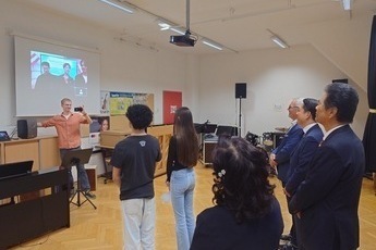 ヨハン・ホフマン・プラッツ新型中学校でのオンライン交流の様子