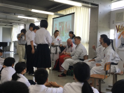 写真：学校訪問