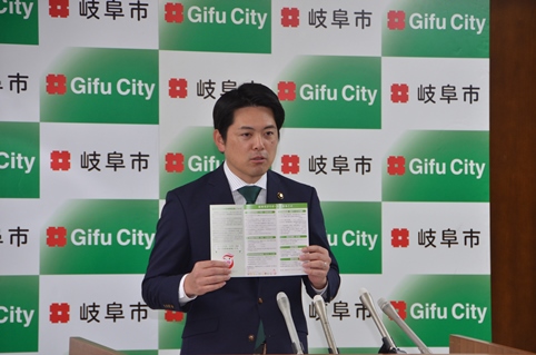 写真：令和元年度第10回　定例記者会見をする市長