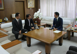 写真：面談する市長3（3月7日）