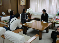 写真：面談する市長3（3月9日）