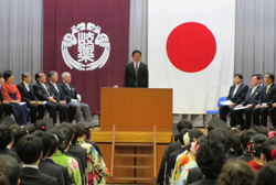 写真：告辞述べる市長1（3月10日）