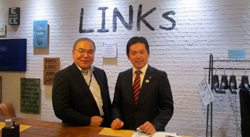 写真：青野史寛氏と市長