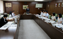 写真：あいさつする市長2（8月7日）