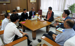 写真：面談する市長1（8月28日）