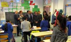 写真：サンドロペルティーニ小学校を訪問する市長