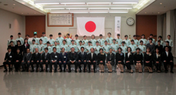 写真：岐阜市立看護専門学校第47期生誓詞式に出席する市長