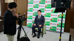 写真：収録に臨む市長