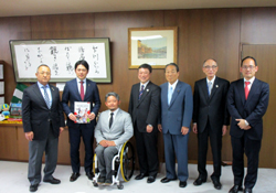 写真：公益財団法人日本障がい者スポーツ協会さまと市長