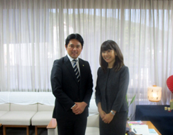 写真：高橋尚子氏と市長