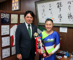 写真：若井心海選手と市長