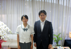 写真：渡邉凛さんと市長
