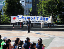 写真：あいさつする市長（7月6日）