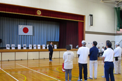 写真：あいさつする市長1（10月13日）