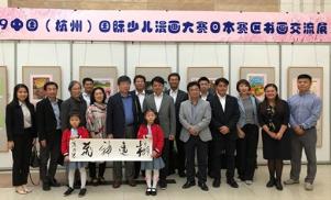 写真：杭州青少年活動センターを訪問する市長
