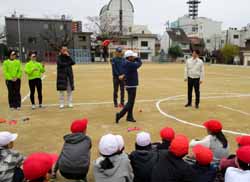 写真：体験会に出席する市長