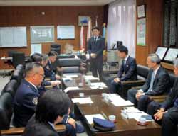 写真：あいさつする市長（12月18日）