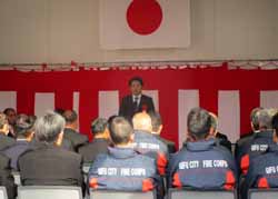写真：あいさつする市長2（12月21日）