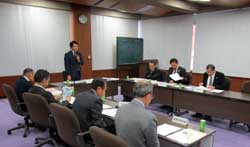 写真：あいさつ及び議長する市長